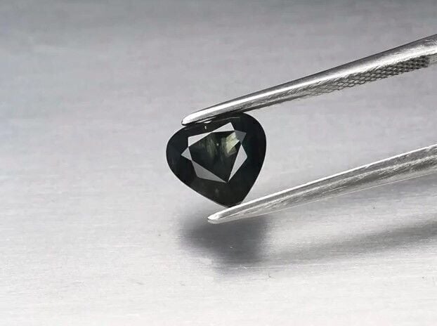 1.70ct 7.6x7.2mm Heart Blue-Green Sapphire Africa, Heated