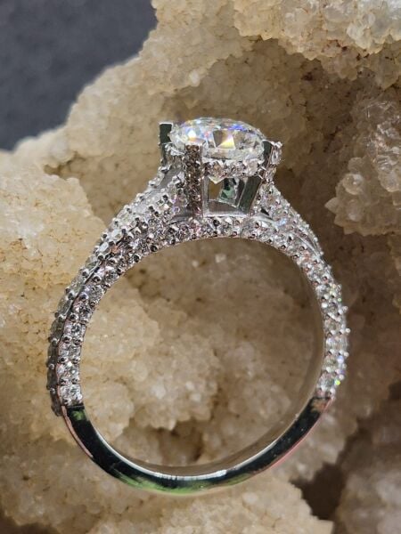 1.00ct Merkez Taş E/VS2/EX-EX-EX Pırlanta -  Çevre Taşları 0,87ct  E/F Pırlanta  -  3,36 gr GIA Sertifikalı Yüzük