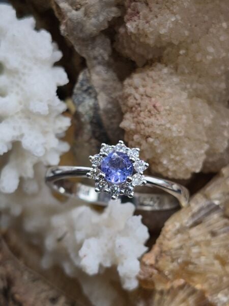 0.31ct Tanzanit - 0,20ct  E/F Pırlanta  -  2.42gr 14 Ayar Yüzük