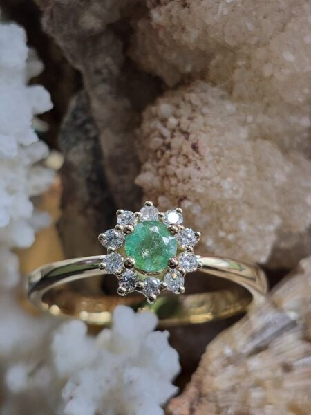 0.23ct Emerald - 0,20ct  E/F Pırlanta  -  2.42gr 14 Ayar Yüzük