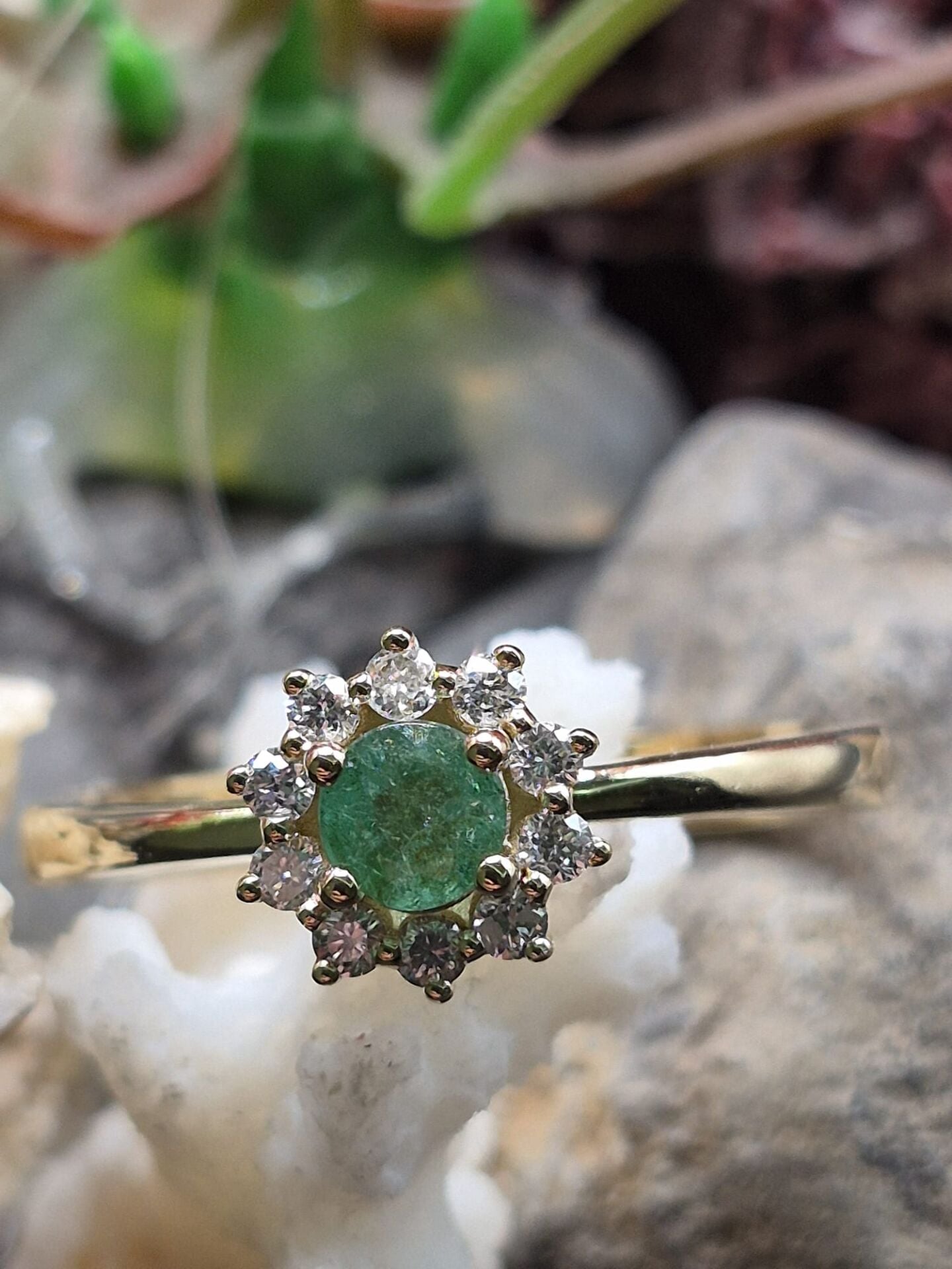 0.23ct Emerald - 0,20ct  E/F Pırlanta  -  2.42gr 14 Ayar Yüzük