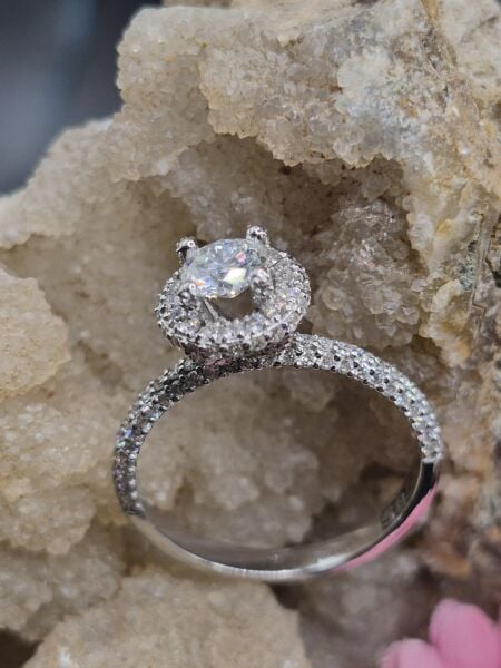 0.47ct F/VVS2 Diamond - Çevre Taşları 0.67ct E/F -  2.82gr GIA Sertifikalı Yüzük