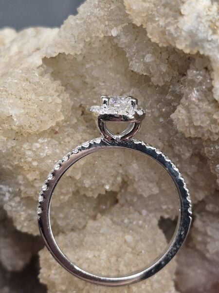 0.30ct H/SI1 Diamond - Çevre Taşları 0.20ct E/F -  2.00gr IGSL Sertifikalı Yüzük