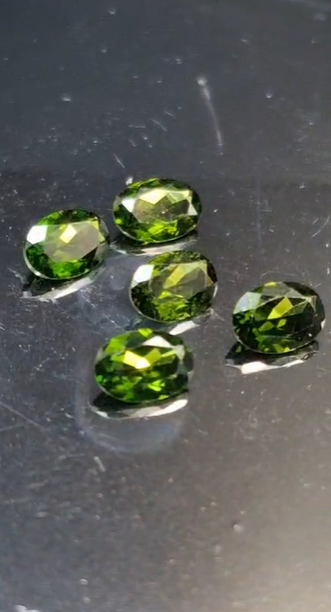 3.78ct 5pcs 7x5mm Oval Natural Chrome Diopside Russia
