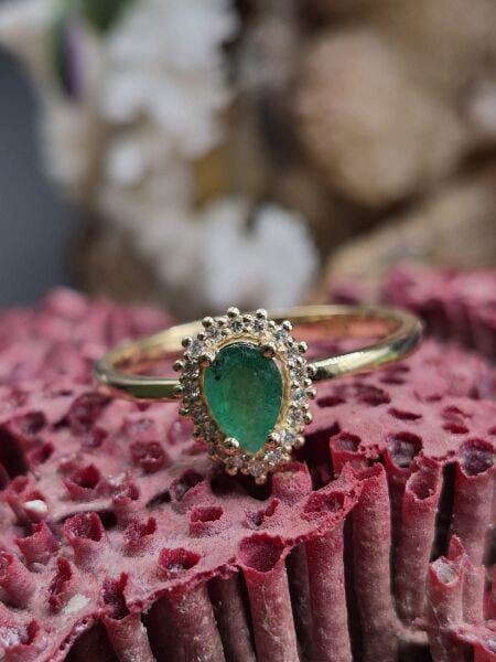 0.35ct Emerald - 0,10ct  E/F Pırlanta  -  2.23gr 14 Ayar Yüzük