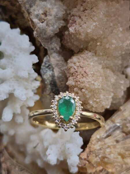 0.35ct Emerald - 0,10ct  E/F Pırlanta  -  2.23gr 14 Ayar Yüzük