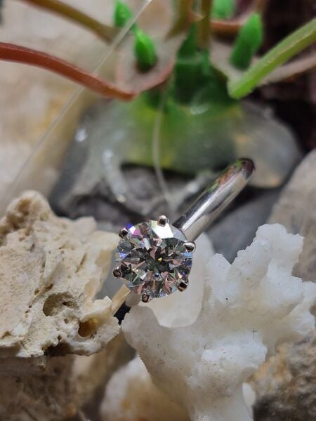 0.71ct G/SI2 3.08gr 18 Ayar GIA Sertifikalı Tektaş Yüzük