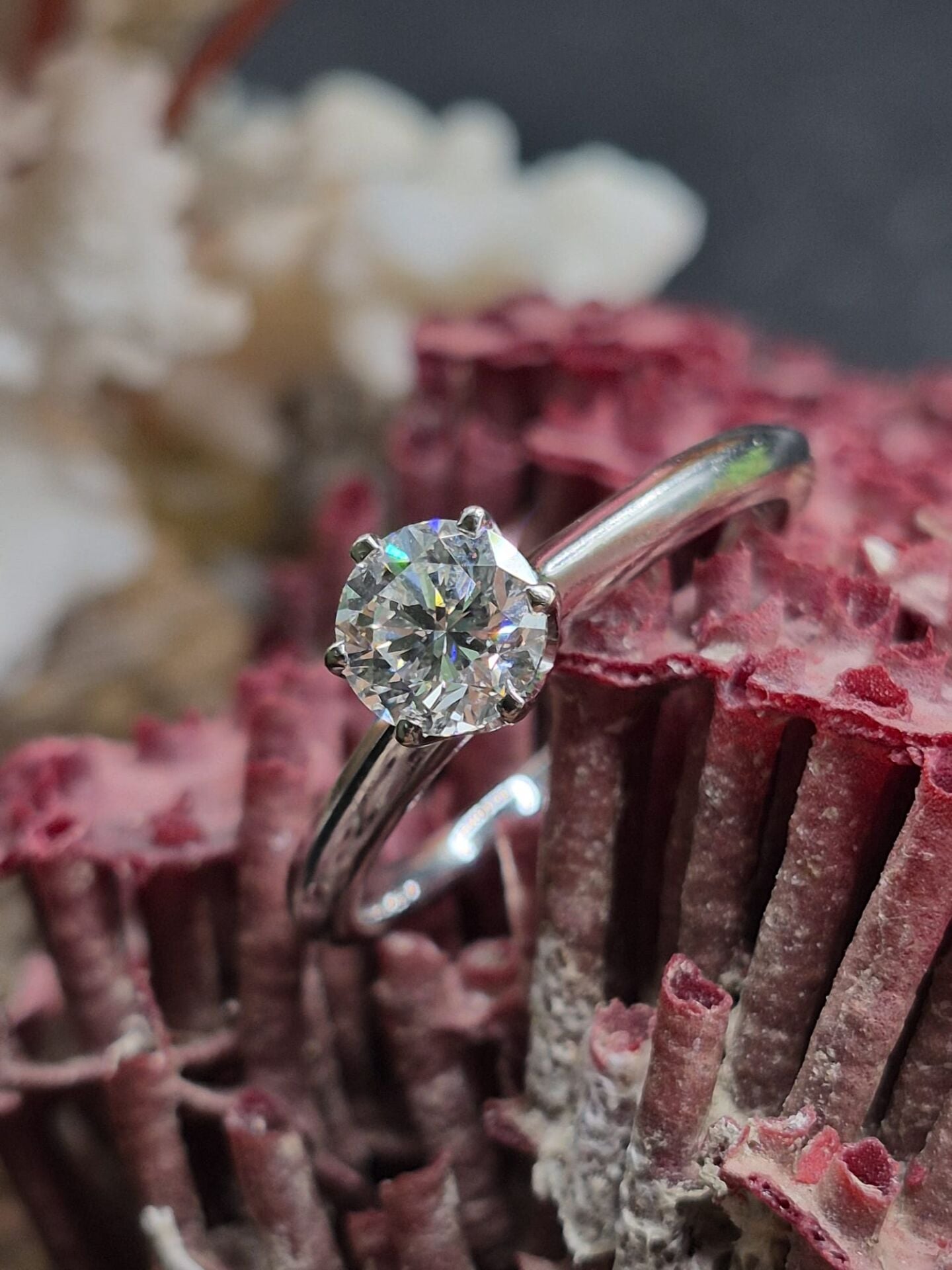 0.71ct G/SI2 3.08gr 18 Ayar GIA Sertifikalı Tektaş Yüzük