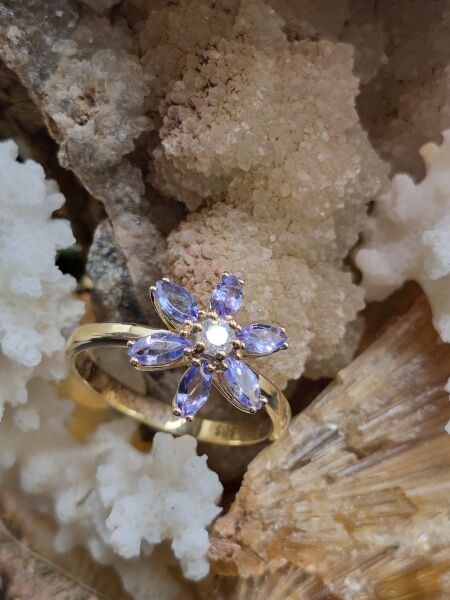 0.15ct M/SI1  Diamond - Çevre Taşları 0.82ct Tanzanit  -  2.73gr Yüzük