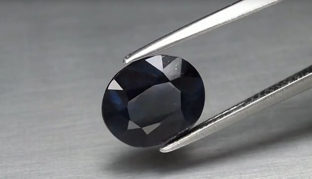 CERTIFICATE Incl.* 2.70ct Oval Blue Sapphire Africa, Heated