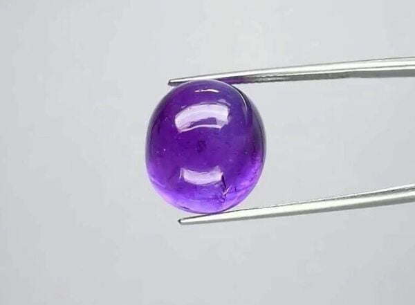 17.53ct 15.2x13.7mm Oval Cab Natural Unheated Purple Amethyst Gemstone, Uruguay