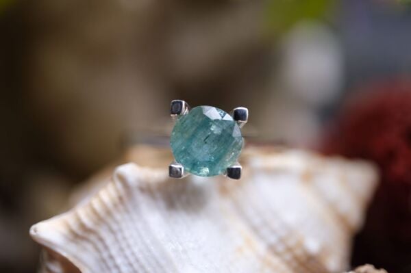 0.76ct Natural Zümrüt 2.89gr Alaşımlı Kararmaz Gümüş Yüzük