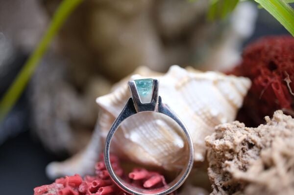 0.76ct Natural Zümrüt 2.89gr Alaşımlı Kararmaz Gümüş Yüzük