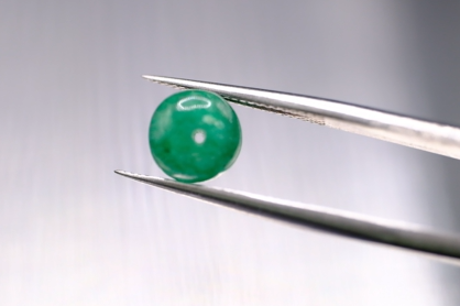 2.88ct 7.5x6.4mm Round Natural Emerald Drilled Beads
