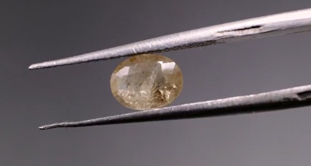 0.95ct 7.4x5.3mm Oval Natural Diaspor ( Sultanite)
