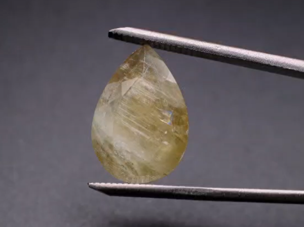 11.90ct 20.2x11.9mm Pear Natural Diaspor ( Sultanite)