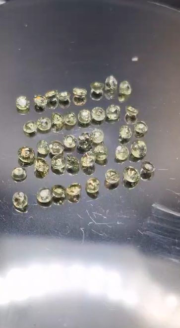 5.53ct 40pcs 2.8 to 3.3mm Round Natural Green Sapphire Africa, Heated