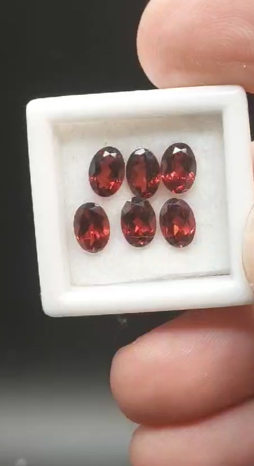 5.62ct 6pcs 7x5mm Oval Natural Red Mozambique Garnet Africa