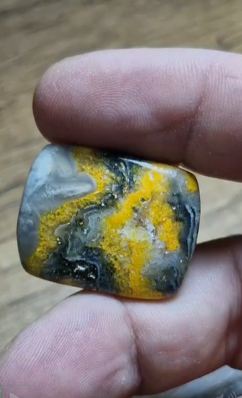 41.95ct 30.1x23.6mm Octagon Bumble Bee