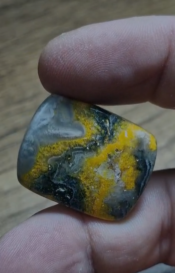 41.95ct 30.1x23.6mm Octagon Bumble Bee