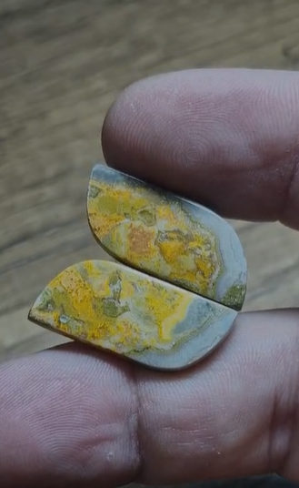 23.50ct 27.3x11.4mm Pair Bumble Bee