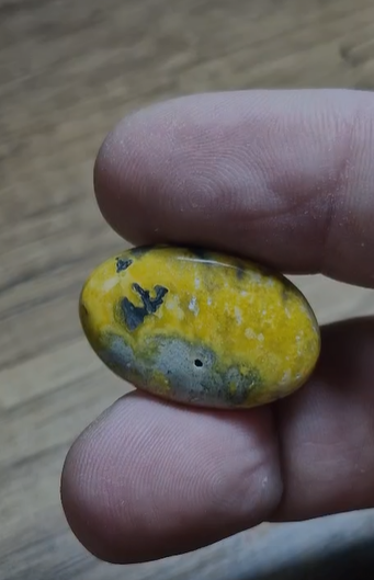 19.00ct 26.9x17.7mm Oval Bumble Bee