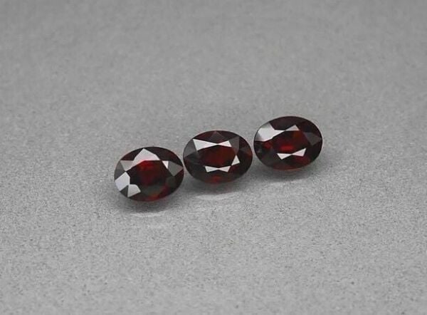 3pcs Lot 5.25ct t.w Oval Natural Orangish Red Garnet, Africa