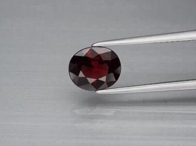 1.48ct 8x6.7mm VS Oval Brillant Natural Reddish Orange Garnet, Madagascar