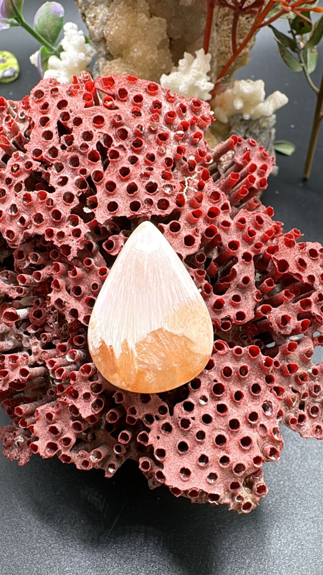 26.70 ct 27.8x20.1 mm Natural Scolosite