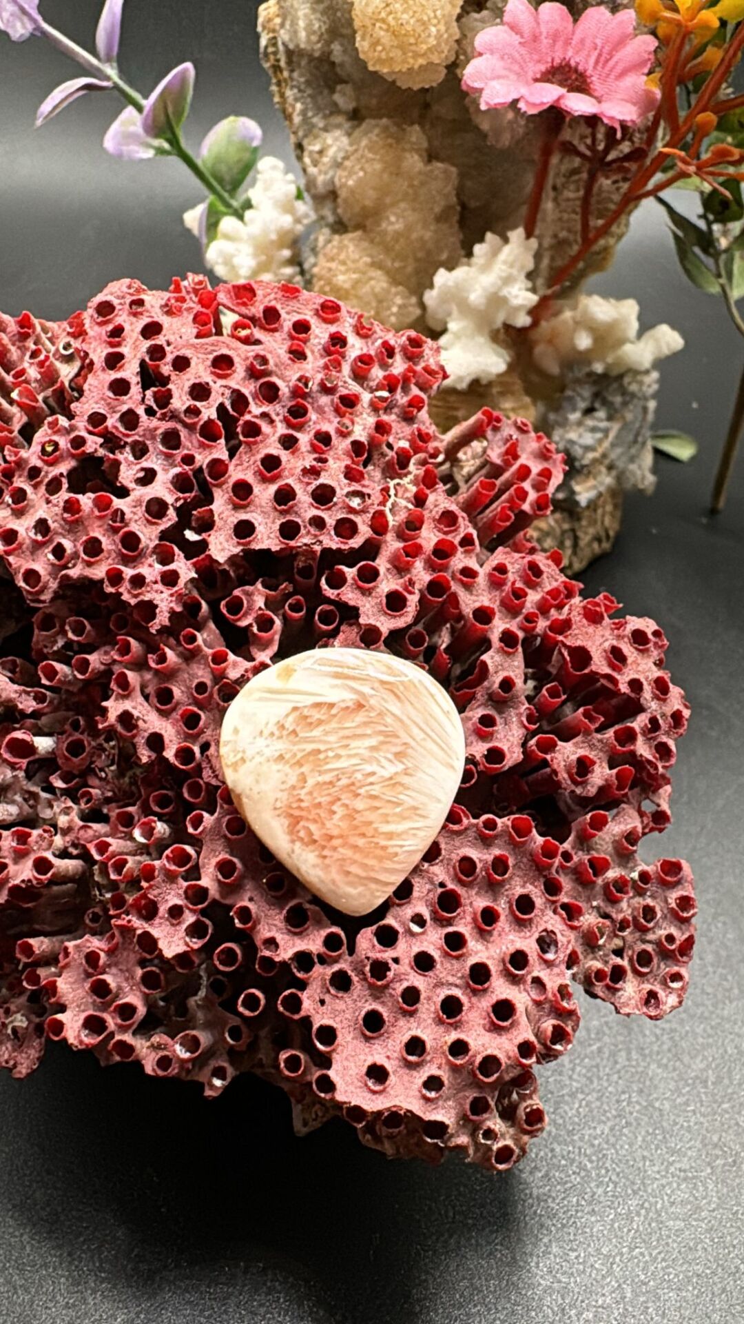 13.50 ct 21.4x19.9 mm Natural Scolosite