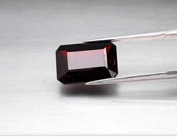 9.48ct 14.2x9.8mm Octagon Natural Deep Orangish red Garnet,Africa