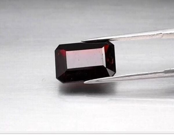 9.48ct 14.2x9.8mm Octagon Natural Deep Orangish red Garnet,Africa