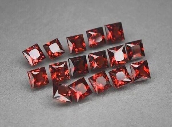 16pcs Lot 8.15ct t.w VS-VVS Square Natural Reddish Orange Garnet, Mozambique