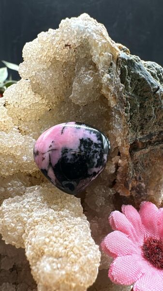 16.60 ct 17.1x15.6 mm Natural Rodonit