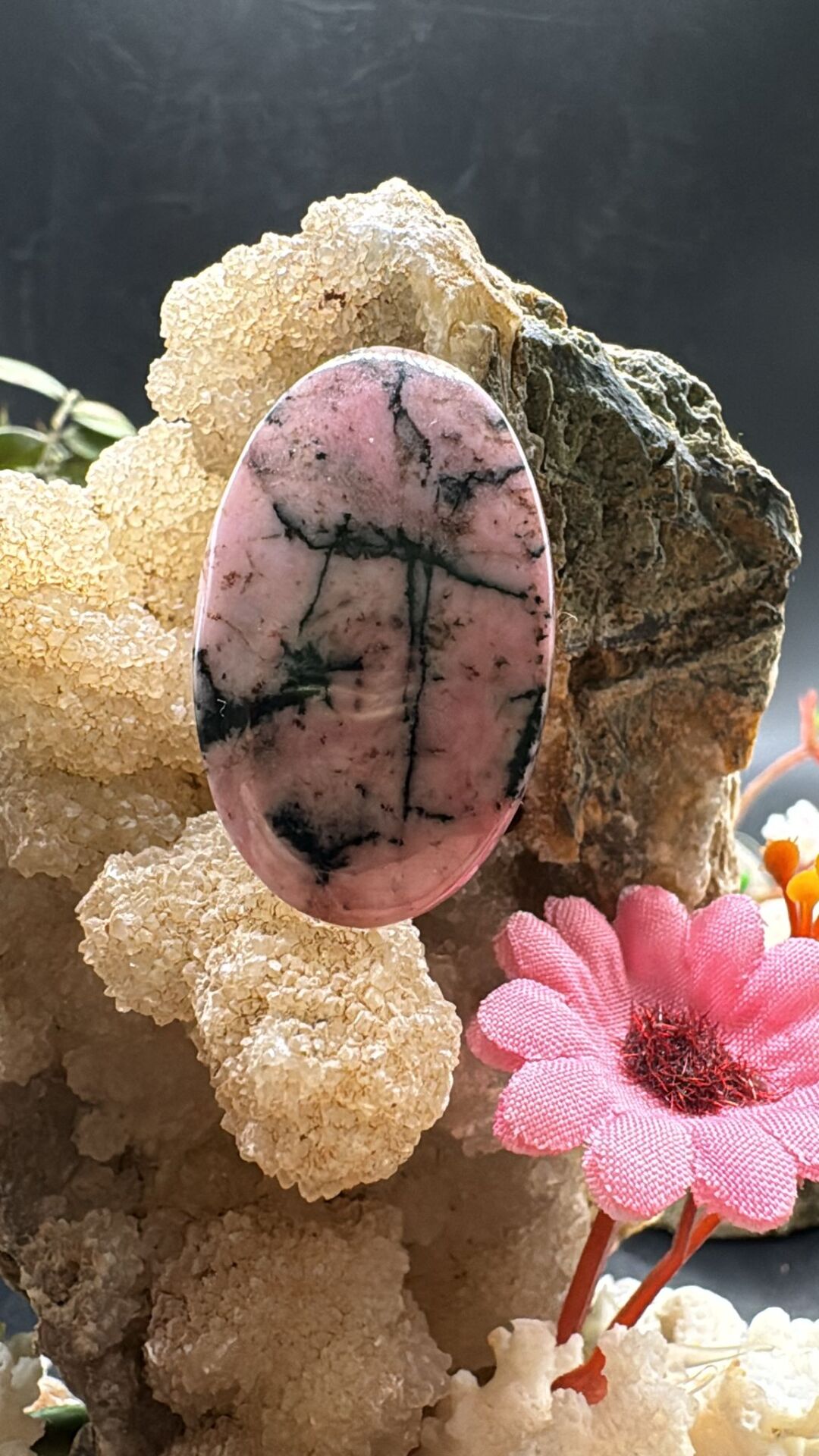 31.75 ct 31.8x19.6 mm Natural Rodonit