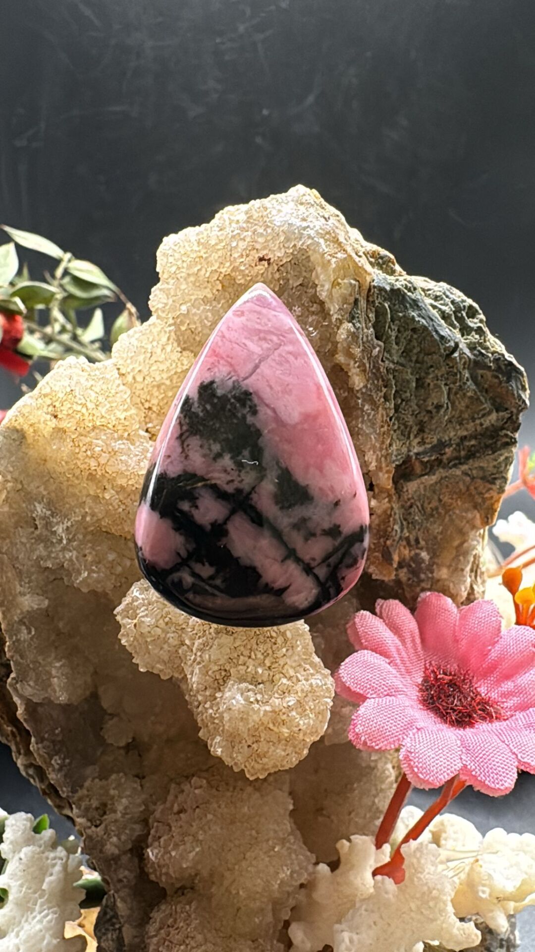49 ct 33.1x24.7 mm Natural Rodonit