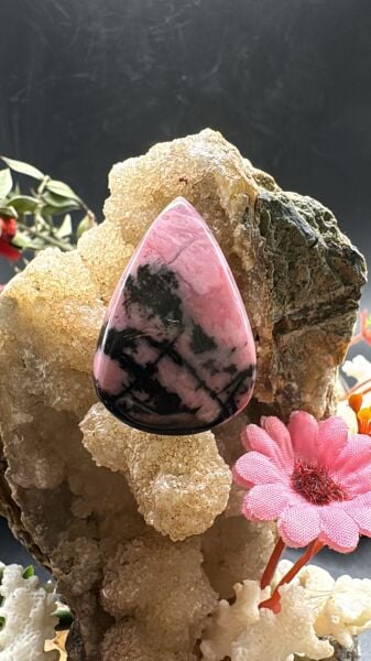 49 ct 33.1x24.7 mm Natural Rodonit