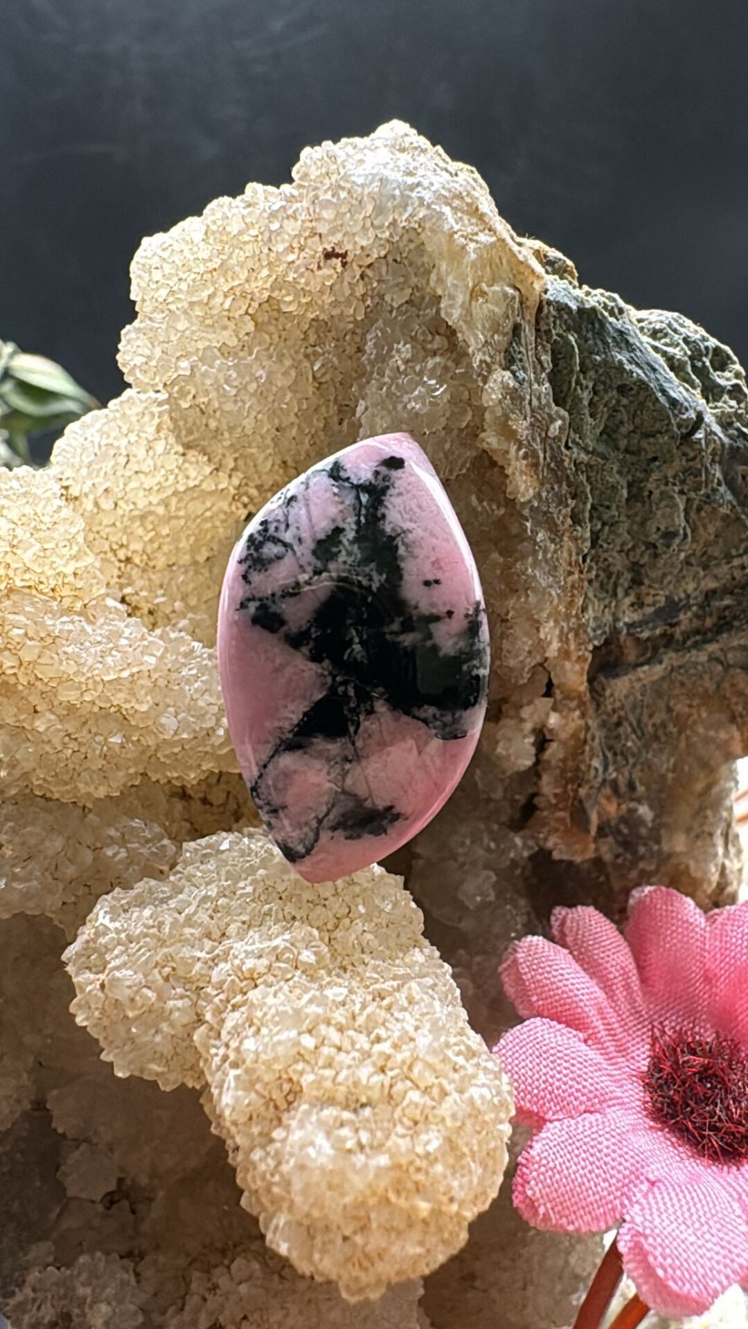 15.55 ct 23.5x13.6 mm Natural Rodonit