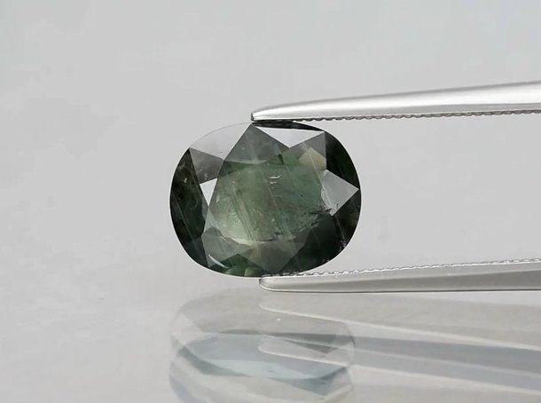 2.67ct 9.7x7.8mm Oval Green Sapphire Madagascar, Heated
