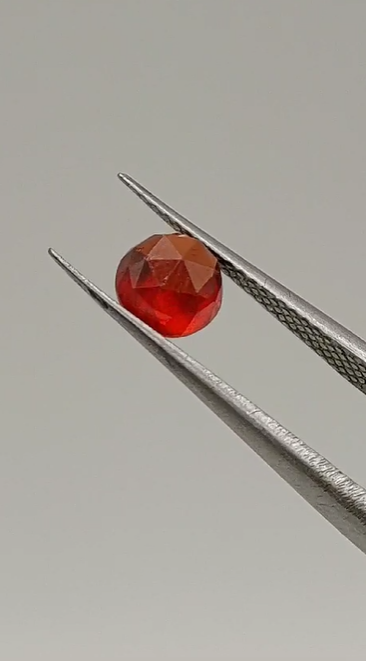 1.60ct 6mm Round Rose Cab. Natural Hassonite Garnet