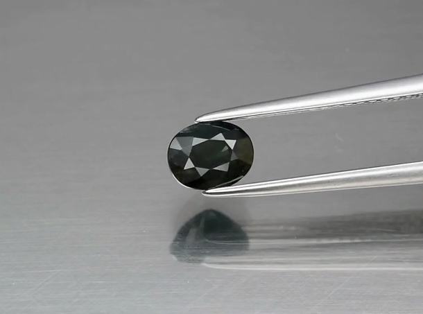 1.00ct 6x4.7mm VS Oval Green Sapphire Thailand, Heated