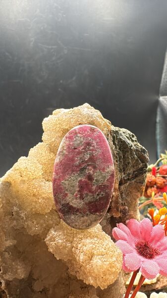 32.95 ct 33.6x20 mm Natural Thulite