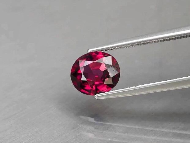 1.27ct 7.2x6.2mm Oval Natural Pinkish Purple Rhodolite Garnet, Africa