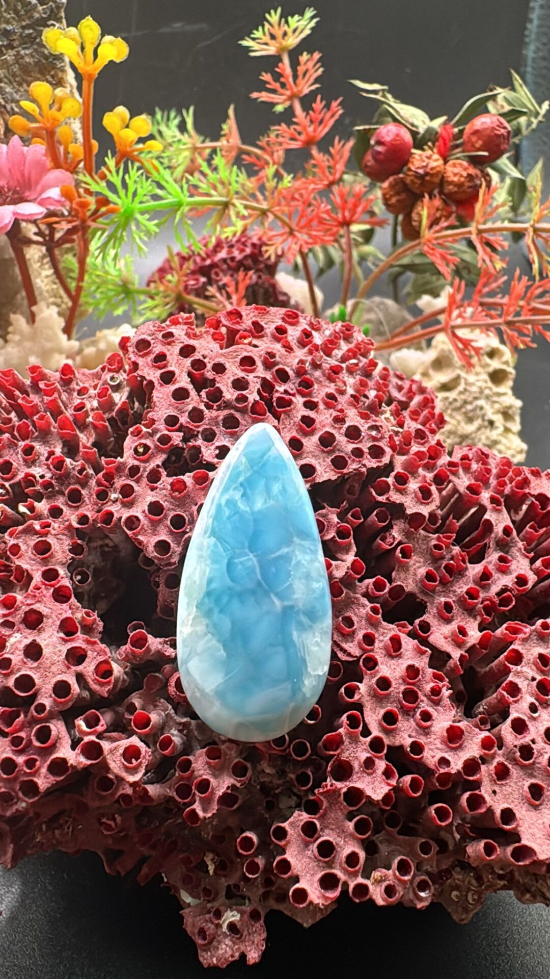 27.90 ct 32.9x16.1 mm Natural Larimar