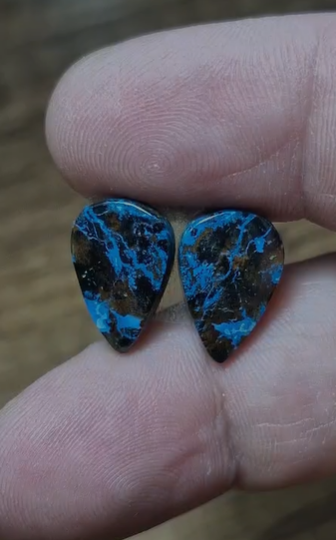 11.80ct 15.7x10.4mm Pear Pair Natural Azurite
