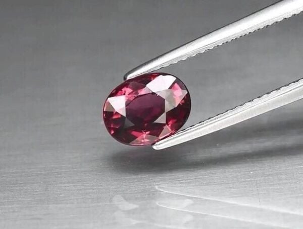 1.70ct 8x6mm Oval Natural Purplish Pink Rhodolite Garnet, Madagascar
