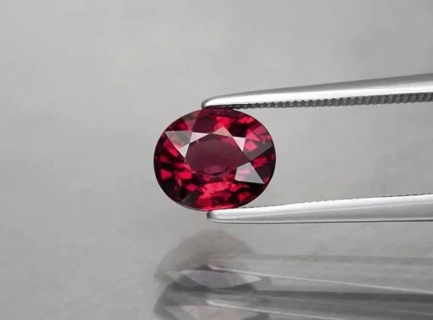 2.07ct 8x6.8mm VS Oval Natural Purplish Pink Rhodolite Garnet, Madagascar