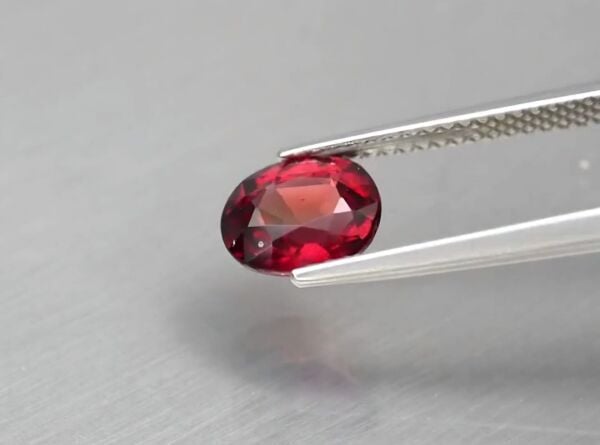 1.70ct 7.7x6.4mm Oval Natural Purplish Pink Rhodolite Garnet, Africa