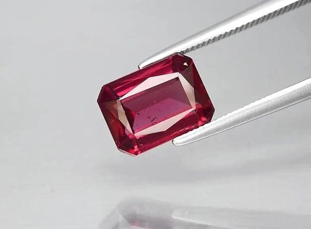 2.22ct 8.5x6.3mm Octagon Natural Purplish Pink Rhodolite Garnet, Tanzania