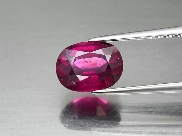 3.68ct 10x7.6mm Oval Natural Pinkish Purple Rhodolite Garnet, Mozambique